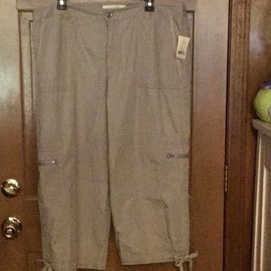 Liz Claiborne Beige Cargo Capris, NWT